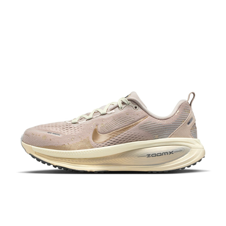 Nike Damen Vomero 18 SE - Creme/Metallic Gold Grain/Coconut Milk - Neutral - SP26