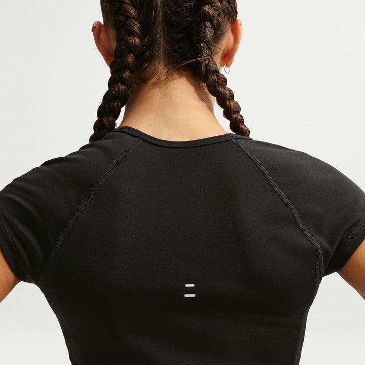 Nike Damen Dri-FIT Cap-Sleeve Swoosh Top – Schwarz/Weiß/Reflektierendes Silber/Weiß