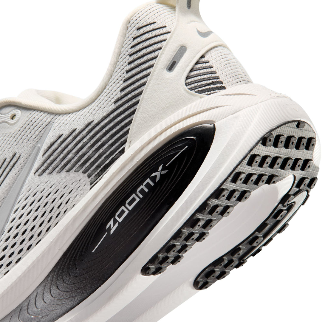 Nike Mens Vomero 18 - Summit White/Metallic Silver/Black - Neutral - SU26