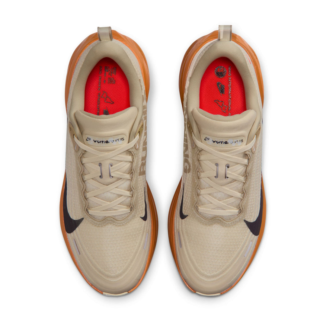Nike Herren Vomero Plus – Hellkhaki/Höhlenlila/Monarch – Neutral – SP26