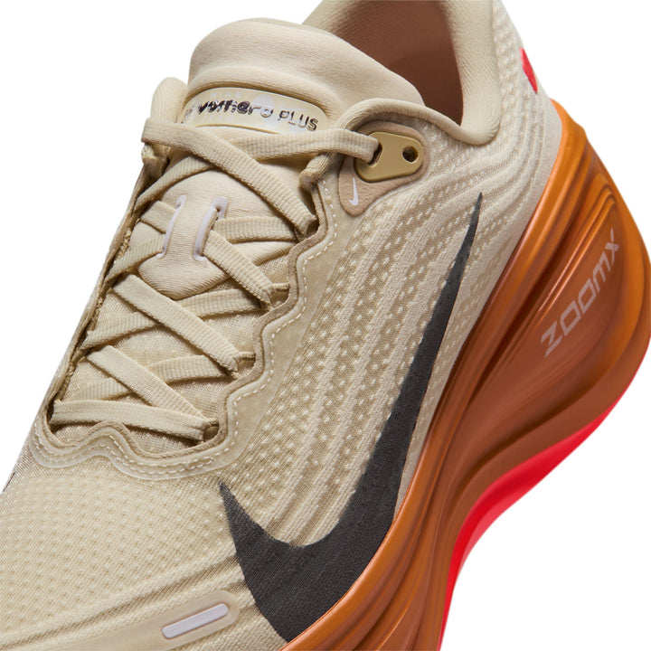 Nike Herren Vomero Plus – Hellkhaki/Höhlenlila/Monarch – Neutral – SP26