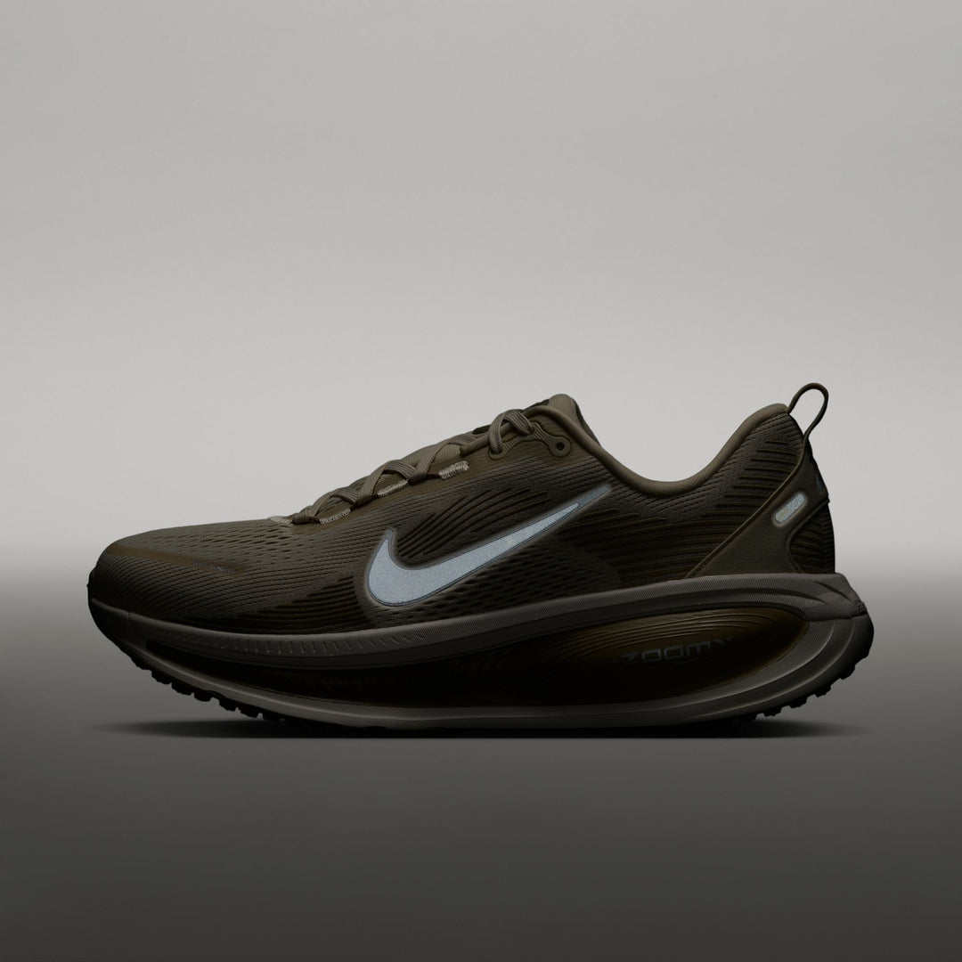 Nike Mens Vomero 18 - Light Khaki/Metallic Silver/Desert Khaki - Neutral - FA26