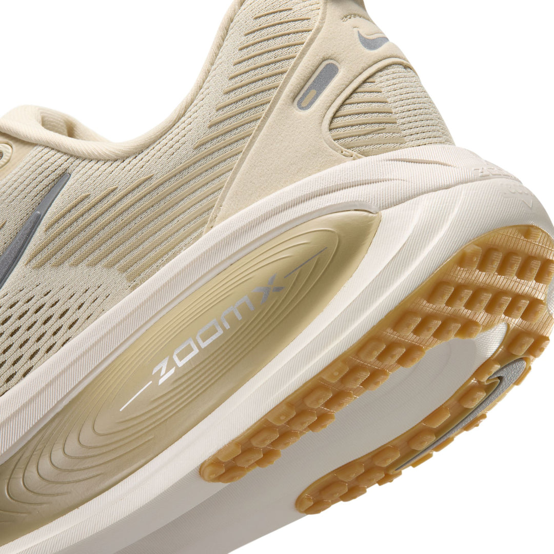 Nike Mens Vomero 18 - Light Khaki/Metallic Silver/Desert Khaki - Neutral - FA26