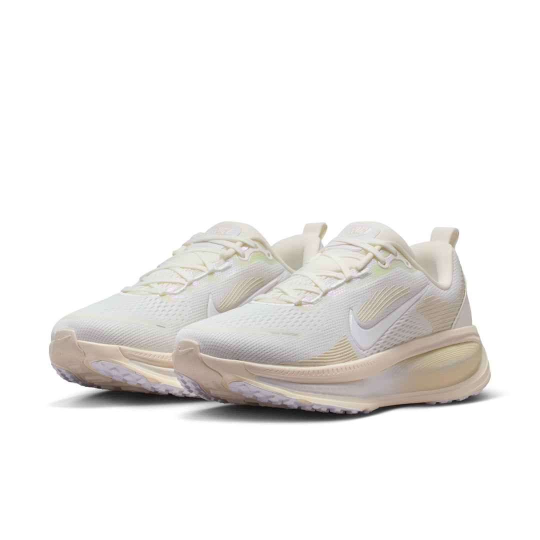 Nike Damen Vomero 18 – Summit White/White Chalk/Sea Glass – Neutral – SP26