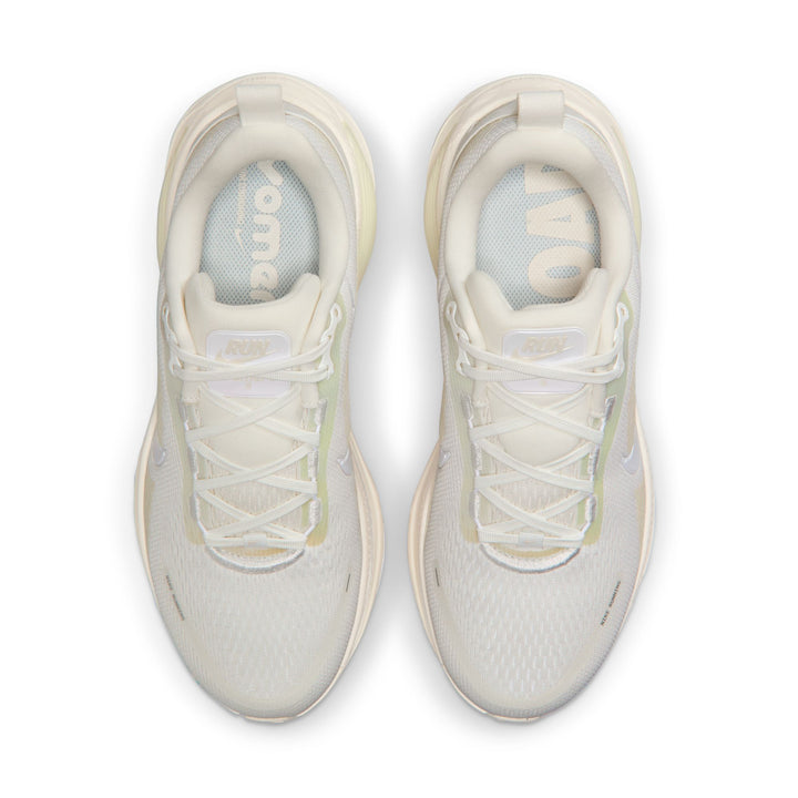 Nike Damen Vomero 18 – Summit White/White Chalk/Sea Glass – Neutral – SP26