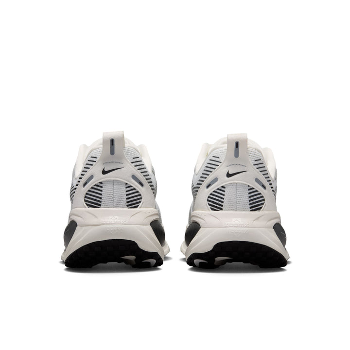 Nike Womens Vomero 18 - Summit White/Metallic Silver/Sail - Neutral - FA26
