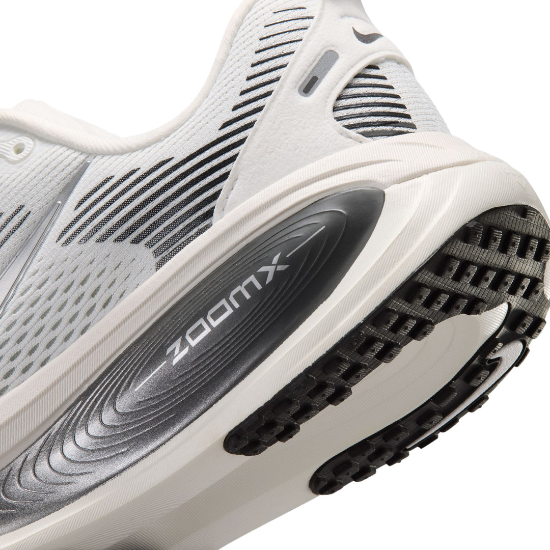 Nike Womens Vomero 18 - Summit White/Metallic Silver/Sail - Neutral - FA26