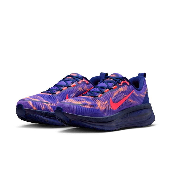 Nike Herren Vomero 18 – Indigo Burst/Hot Lava/Blue Void – Neutral – SP26