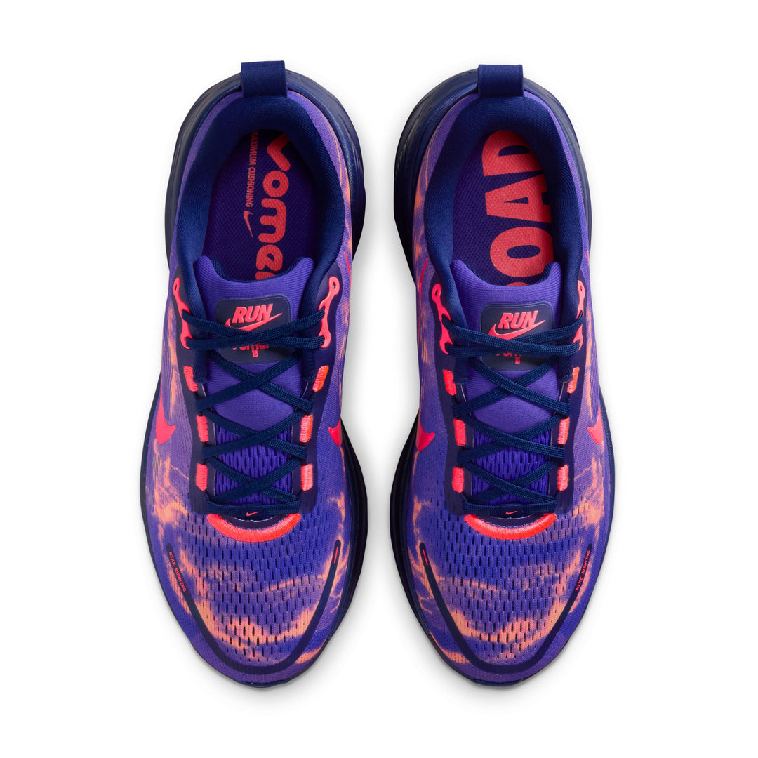 Nike Herren Vomero 18 – Indigo Burst/Hot Lava/Blue Void – Neutral – SP26