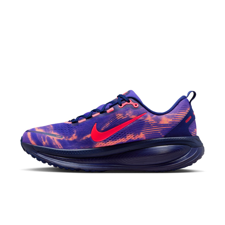 Nike Herren Vomero 18 – Indigo Burst/Hot Lava/Blue Void – Neutral – SP26