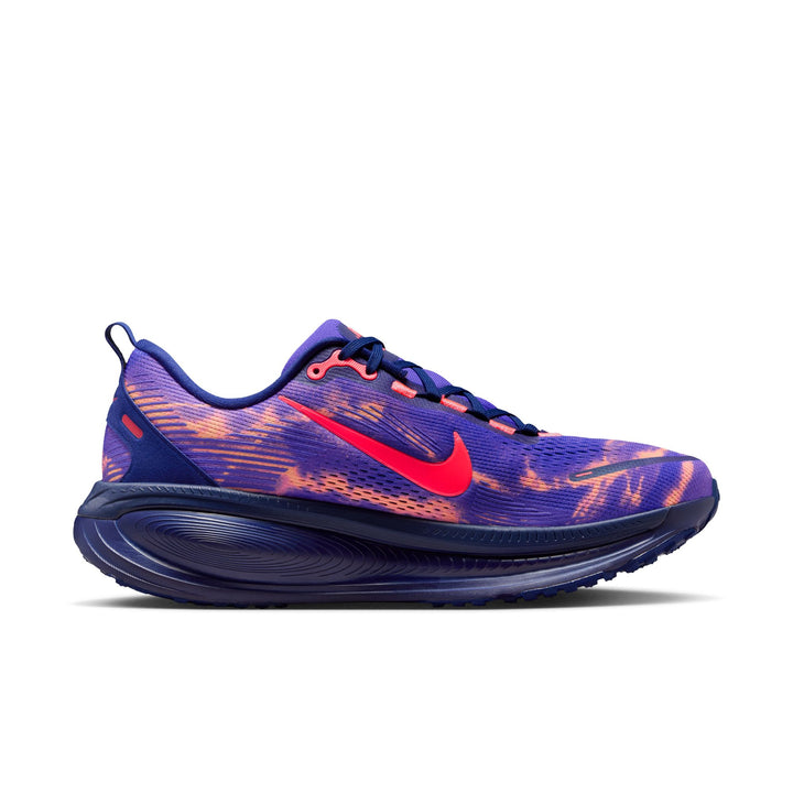 Nike Herren Vomero 18 – Indigo Burst/Hot Lava/Blue Void – Neutral – SP26