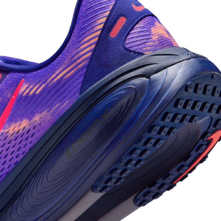 Nike Herren Vomero 18 – Indigo Burst/Hot Lava/Blue Void – Neutral – SP26