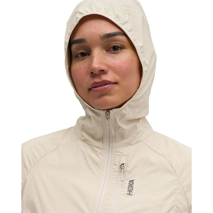 Hoka Womens Skyflow Wind Jacket - Oat Milk - AW26