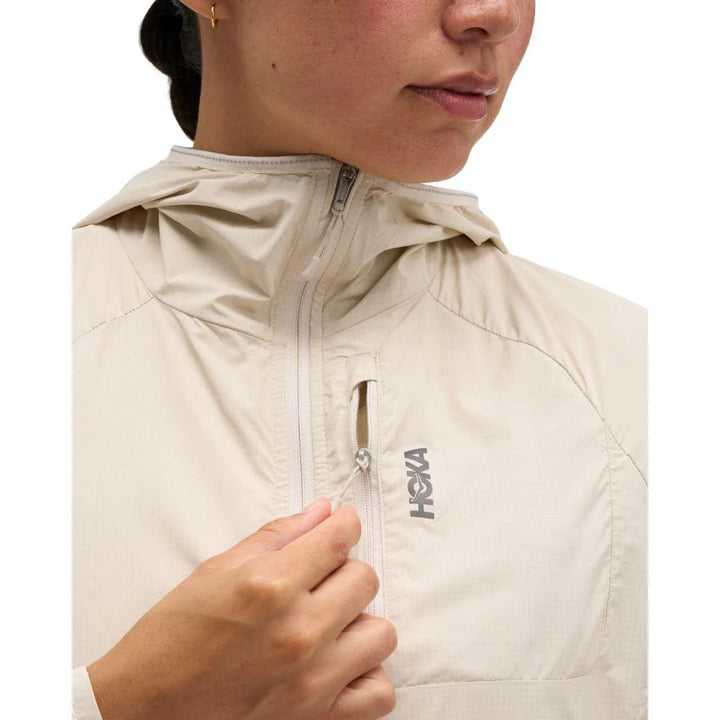Hoka Womens Skyflow Wind Jacket - Oat Milk - AW26