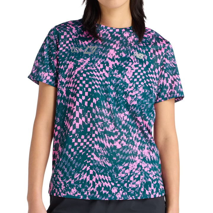 New Balance Damen London Edition RC Essential bedrucktes T-Shirt – Pink Heat – SS26