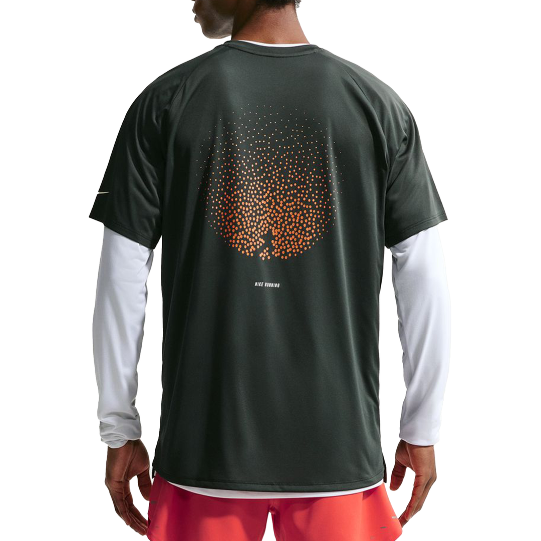 Nike Herren Stride Dri-FIT ADV S/S Lauf-T-Shirt – Schwarzfichte
