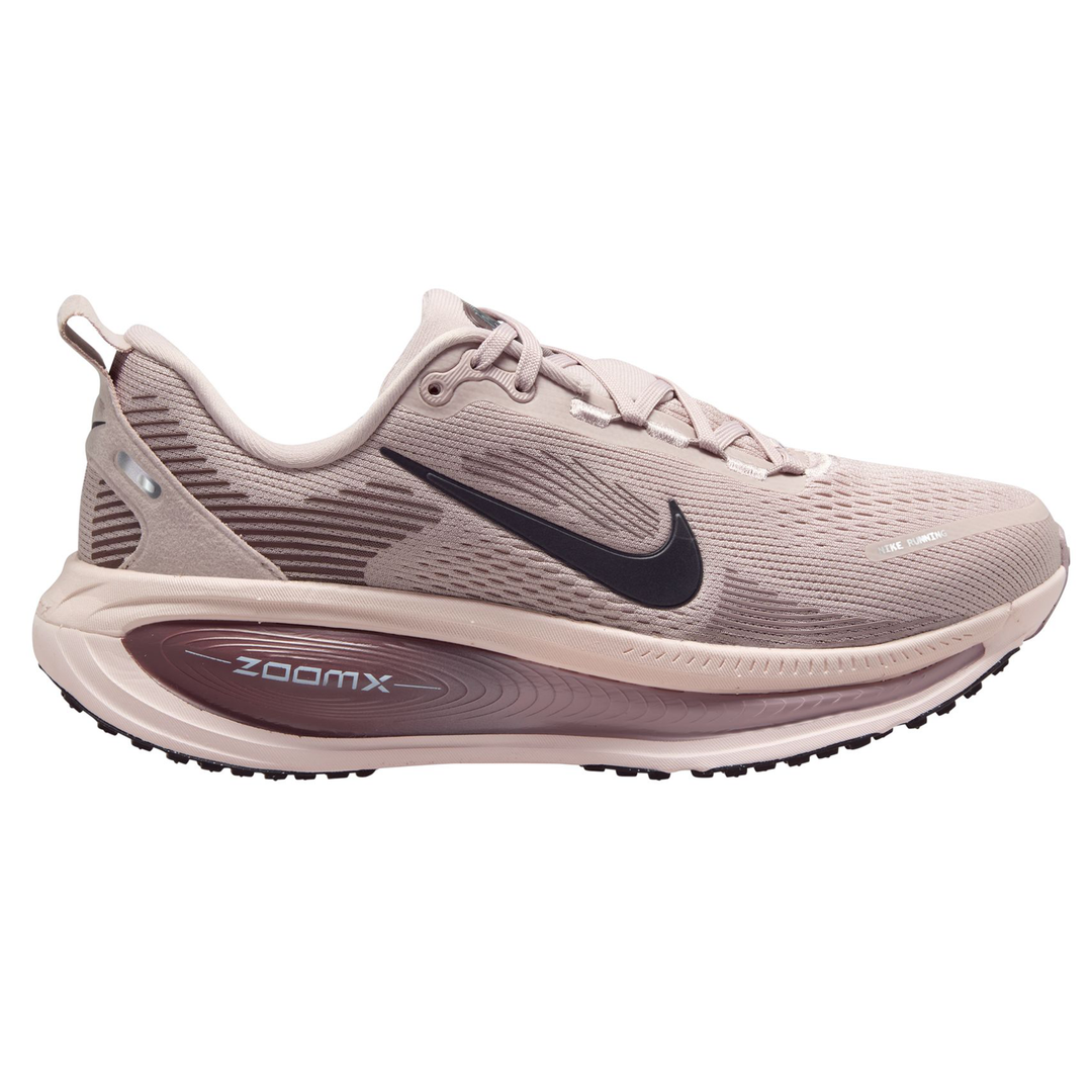 Nike Damen Vomero 18 – Particle Rose/Off Noir/Silt Red/Tattoo – Neutral – SP26
