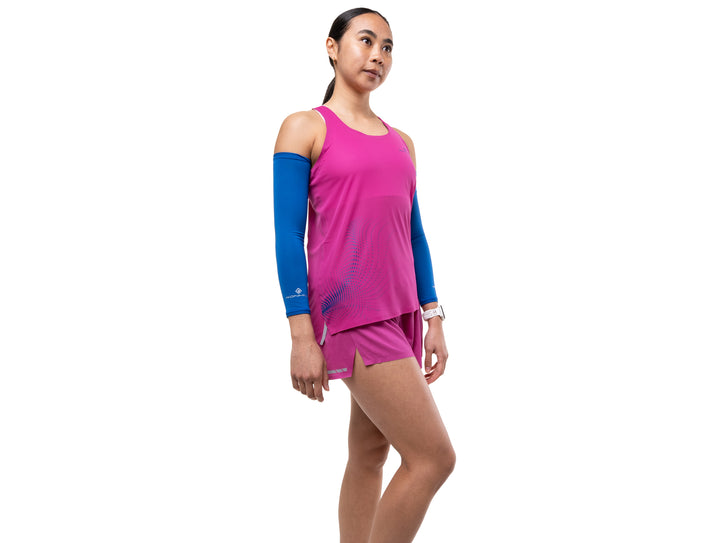 RonHill Damen Tech Race Weste – Exuberance/Classic Blue – SS26