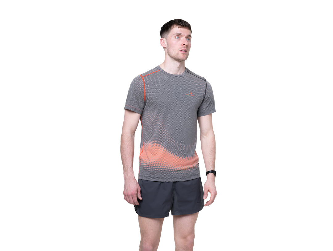 T-shirt RonHill Tech Golden Hour S/S pour hommes - Ronhill Red Motion - SS26
