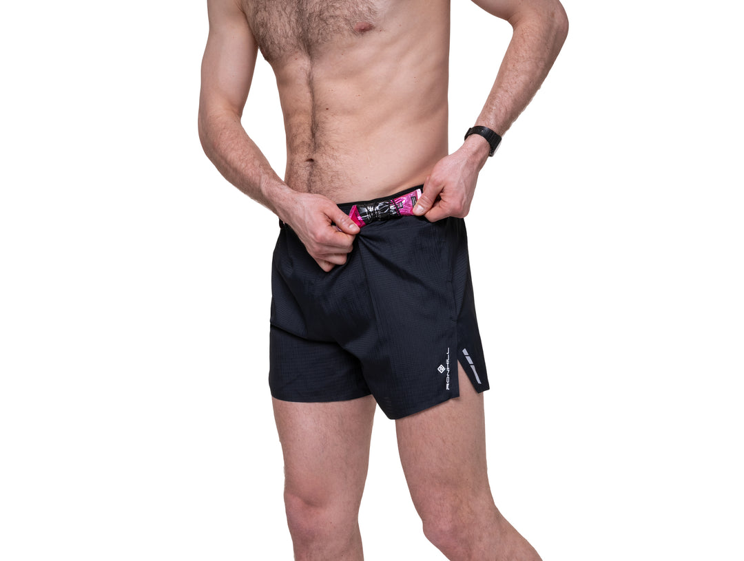 Ronhill Herren Tech Race 5" Short – Ganz Schwarz – SS26