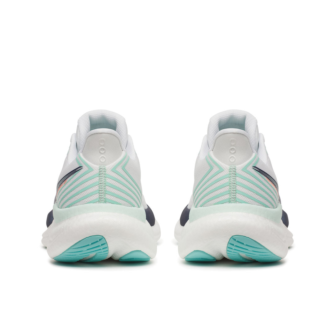 Saucony Womens Triumph 23 - White/Navy - Neutral - SS26