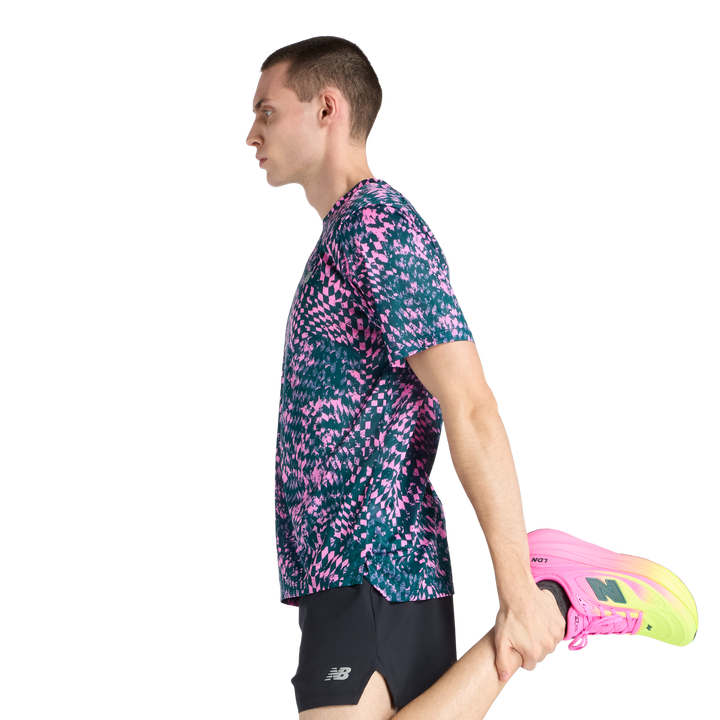 New Balance Herren London Edition RC Essential bedrucktes T-Shirt – Pink Heat – SS26