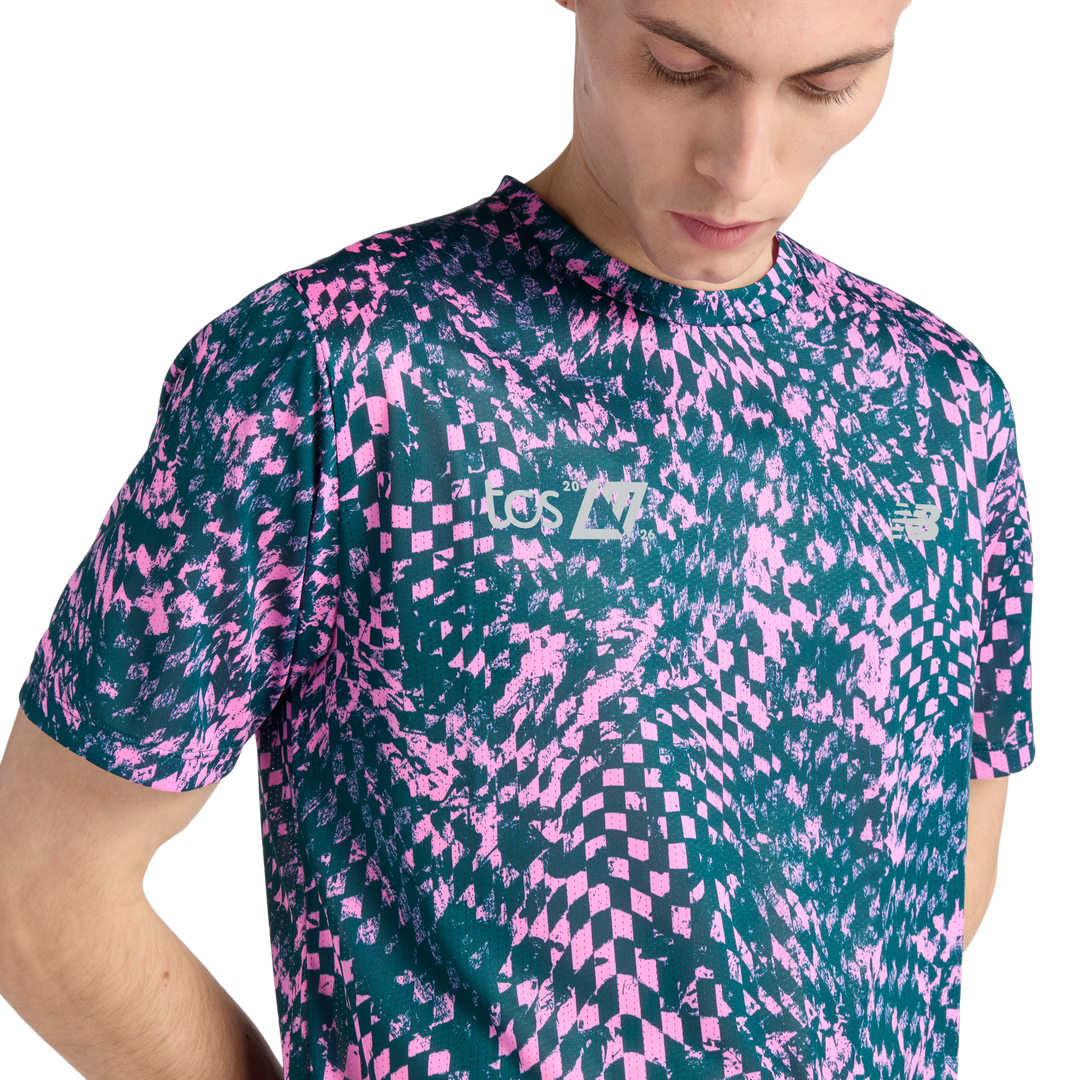 New Balance Herren London Edition RC Essential bedrucktes T-Shirt – Pink Heat – SS26