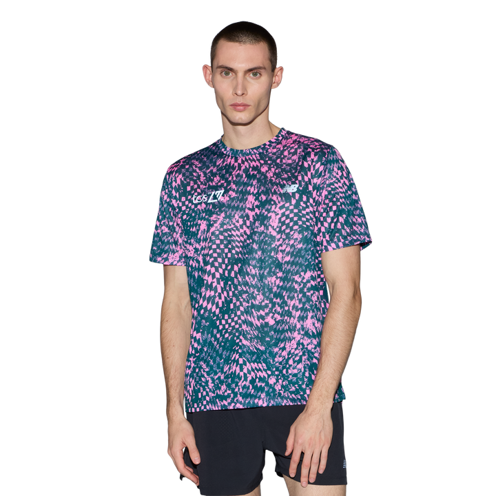 New Balance Herren London Edition RC Essential bedrucktes T-Shirt – Pink Heat – SS26
