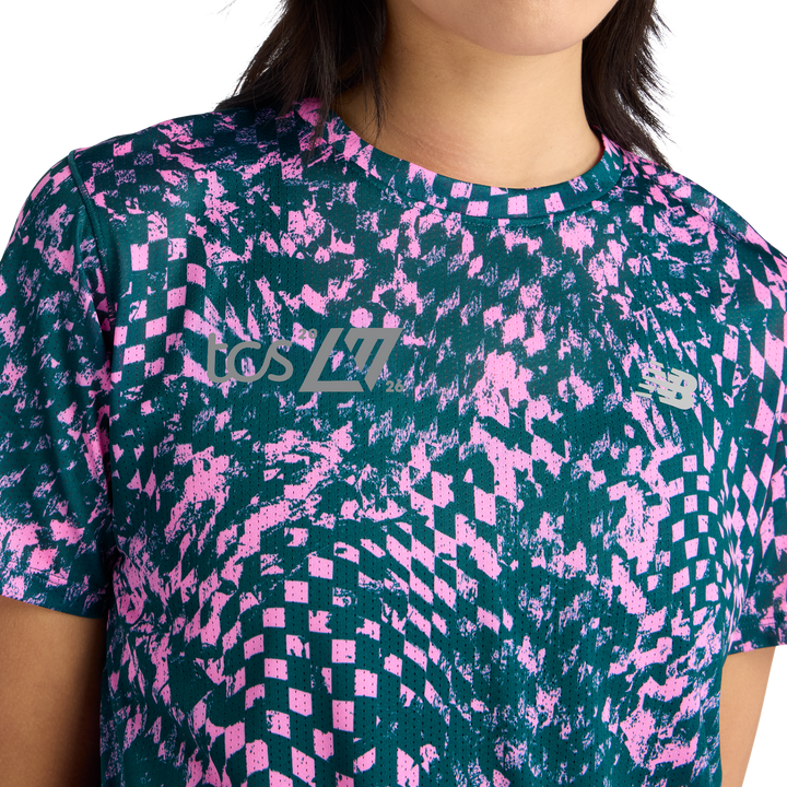 New Balance Damen London Edition RC Essential bedrucktes T-Shirt – Pink Heat – SS26